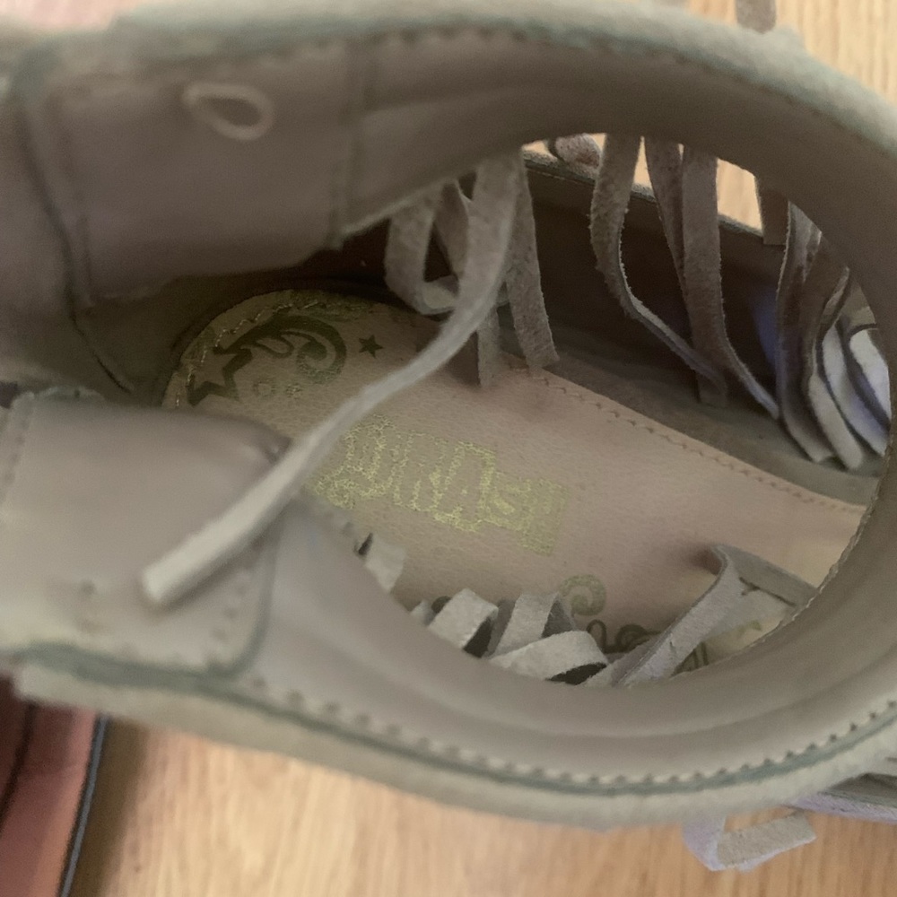 sandals - Picture 2 of 4